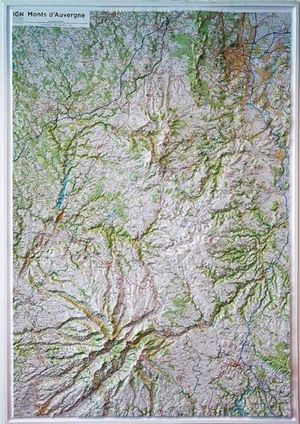 MONTS D'AUVERGNE (RELIEF - RELIEVE) 80CM X 113CM. *