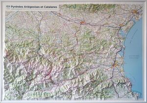 PYRÉNÉES ARIÉGEOISES ET CATALANES [RELLEU/RELIEVE] 1:180.000 *