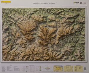 MAPA PARQUE NACIONAL DE PICOS DE EUROPA RELIEVE 1:50.000 *